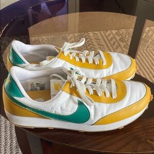 Women’s 9.5 Daybreak shoes Yellow Ochre white green and yellow DX3313-100
